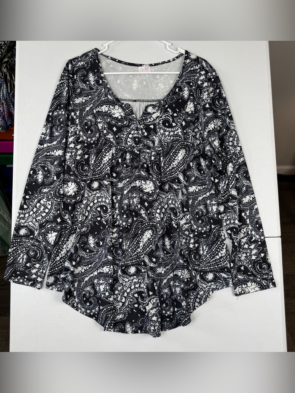 Halife Popover Blouse Womens L Large Black White Paisley Long Sleeve V Neck